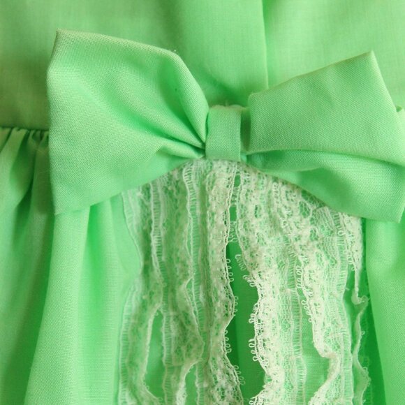 Vintage Baby Dress, Green with Lace Trim Little Girls Frilly Frock - Picture 8 of 10